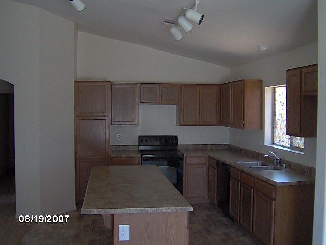 2nd image of 916 S 167th Dr
