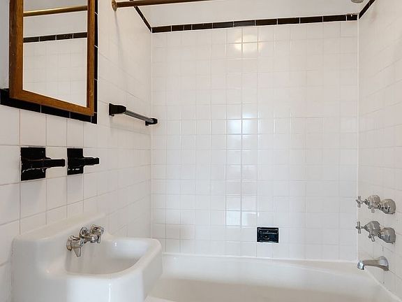 3rd image of 240 Garfield Pl #3