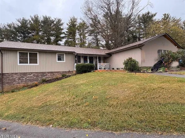 823 Birdie Dr, Abingdon, VA 24211