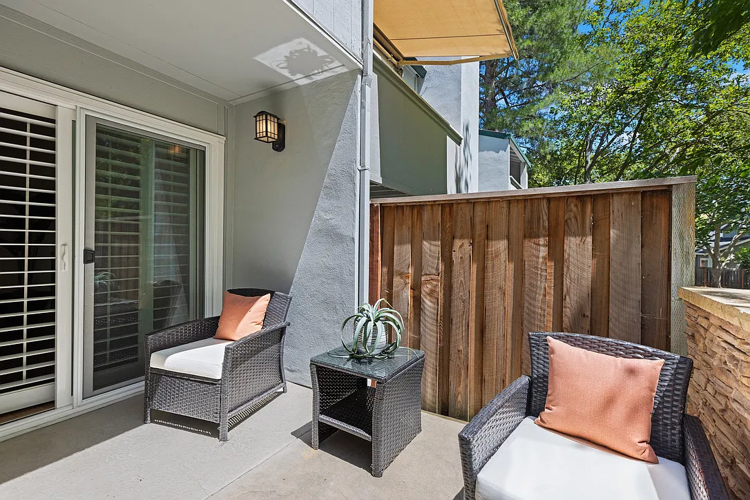 3 bed, 2.5 bath, 1493 sqft, $3,800 — Photo 2