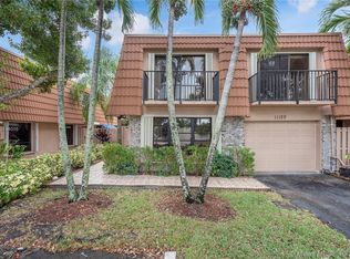 11120 N Harmony Lake Cir, Davie, FL 33324