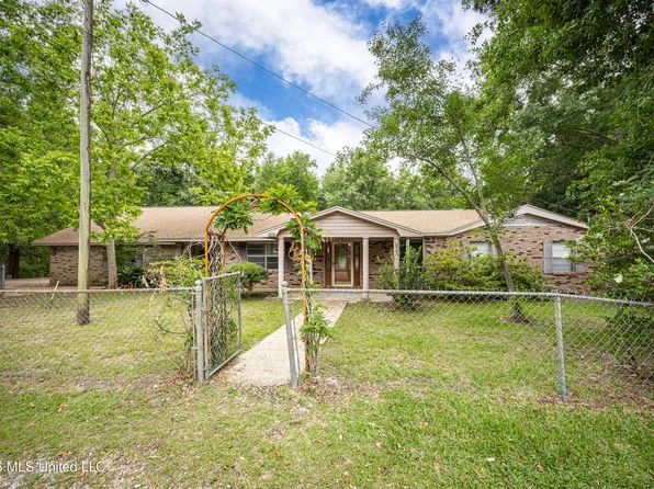 13317 Greenacres Dr, Ocean Springs, MS 39564
