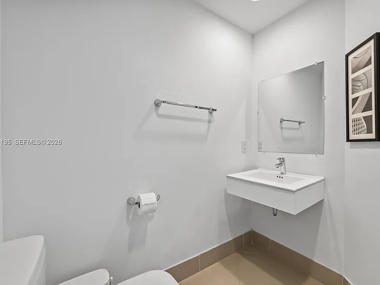 17301 Biscayne Blvd #811 — Photo 21