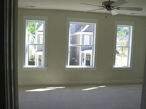 527 Dubois Ct — Photo 7