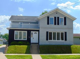907 N 4th St, Watertown, WI 53098