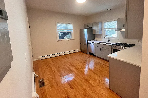 150 Brown St #2R — Photo 7