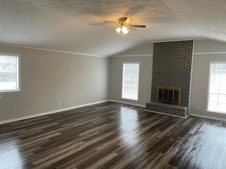 229 Camellia Dr — Photo 2