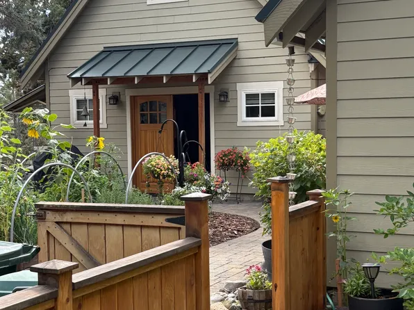 63625 High Standard Dr, Bend, OR 97701