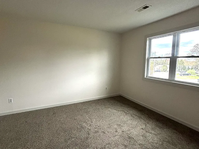 Acorn Dr — Photo 10