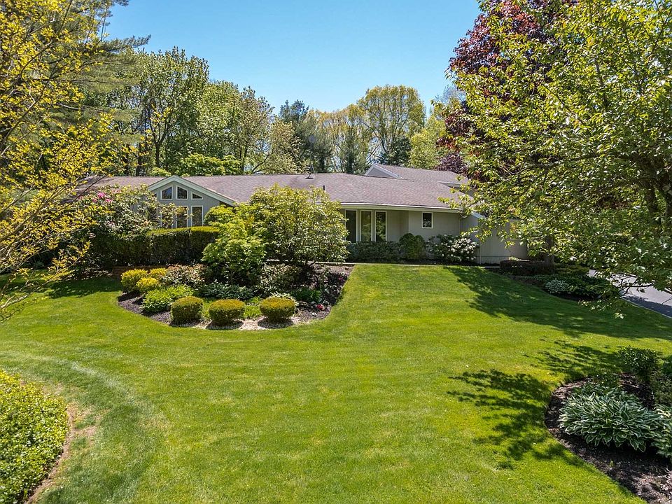 1st image of 5 Fox Meadow Ct