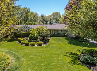 5 Fox Meadow Ct, Woodbury, NY 11797