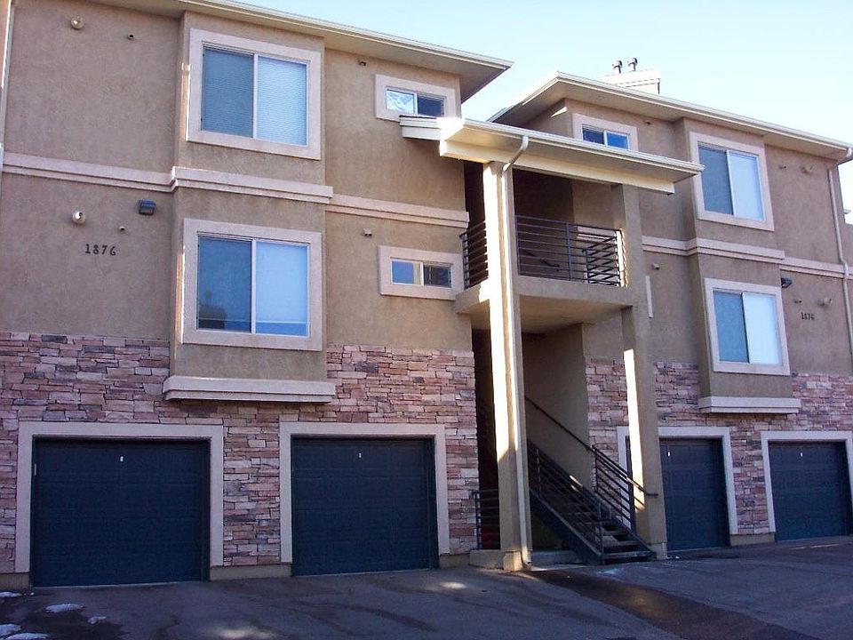 N/W CONDO/2 CAR GARAGE