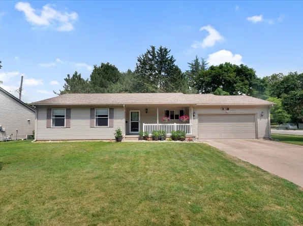 320 Royal Ct, Champaign, IL 61821