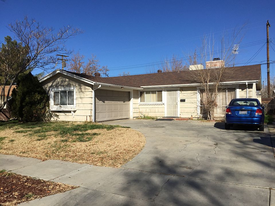 1st image of 1027 W Holguin St