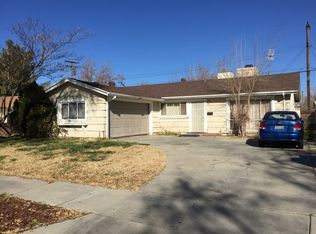 1027 W Holguin St, Lancaster, CA 93534