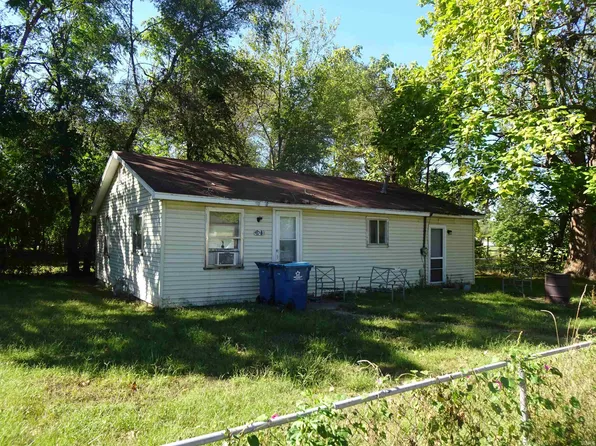 609 E Saint Louis St, Knox, IN 46534