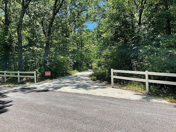 3rd image of 98 Abby Kate Ln