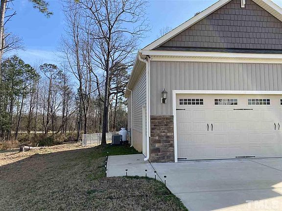 2nd image of 47 Stone Bank Cir