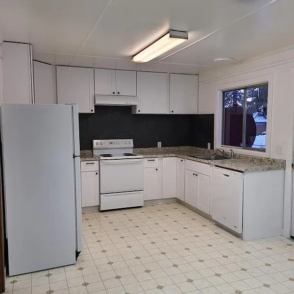 303 E Christina St — Photo 26