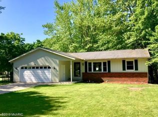 588 Wedgewood Dr, Holland, MI 49424