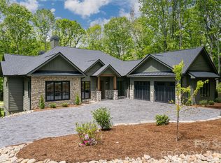 99 Little Cherokee Rdg, Hendersonville, NC 28739