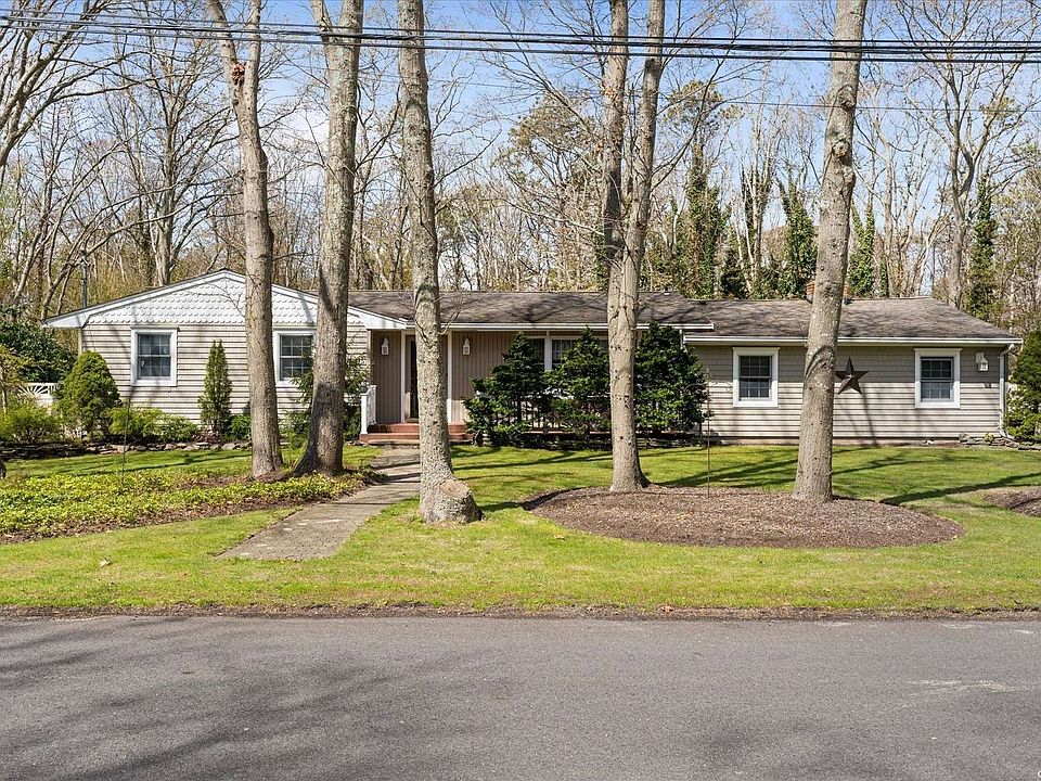 1st image of 366 Hewlett Ave E