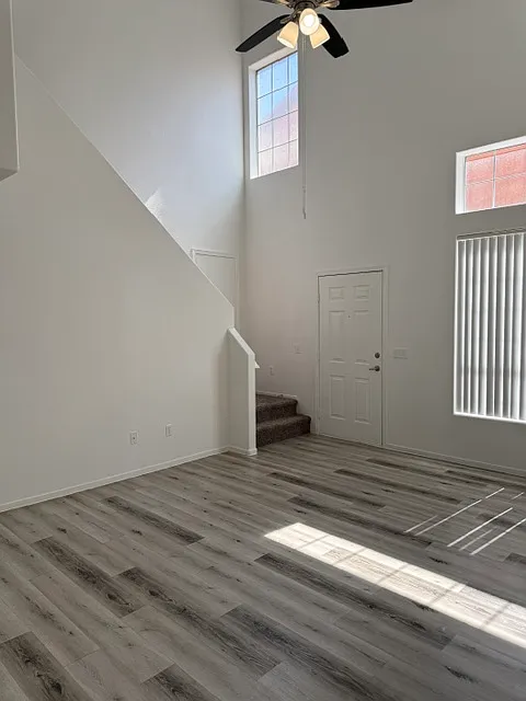 3 bed, 2.5 bath, 1200 sqft, $1,874 — Photo 2