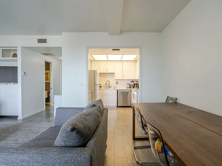 321 S San Vicente Blvd #505 — Photo 12