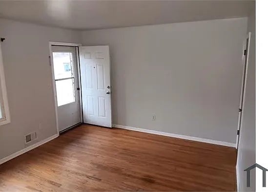 1436 Calvin Ave SE — Photo 1