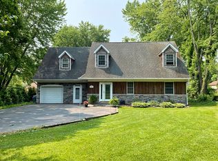 8533 Rucker Rd, Grosse Ile, MI 48138