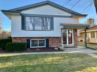 9625 W Grantosa Dr, Wauwatosa, WI 53222