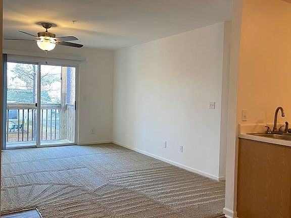 4th image of 425 Acorn Grove Ln #H