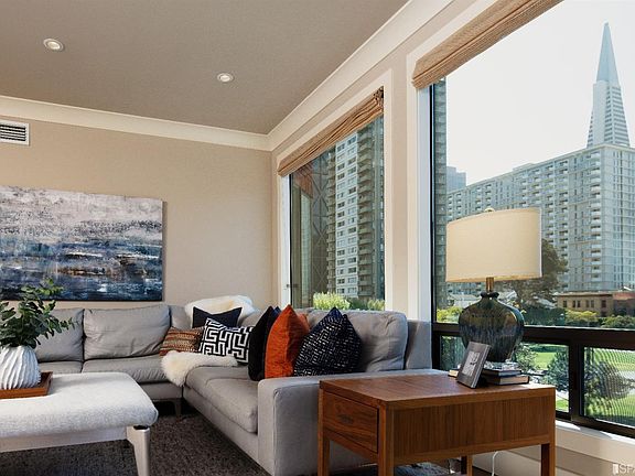3rd image of 550 Davis St Unit 13