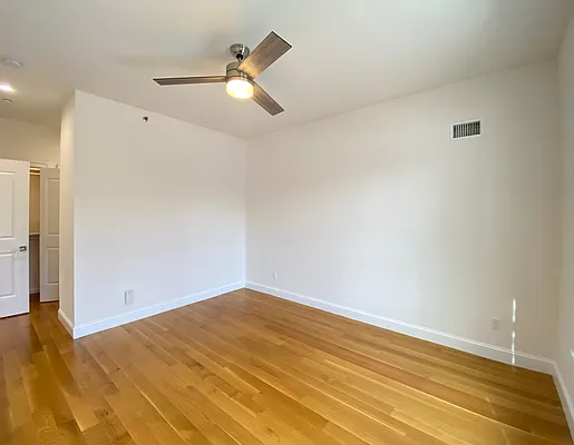 Rented by Mae Equities | media 33