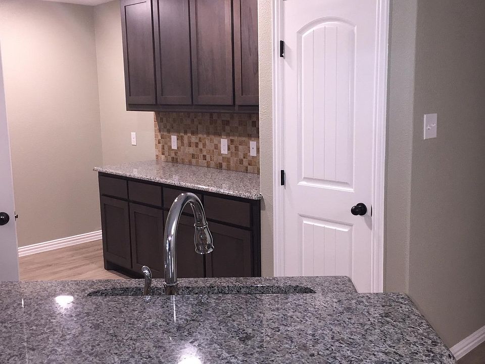 2nd image of 206 E Davis Ave