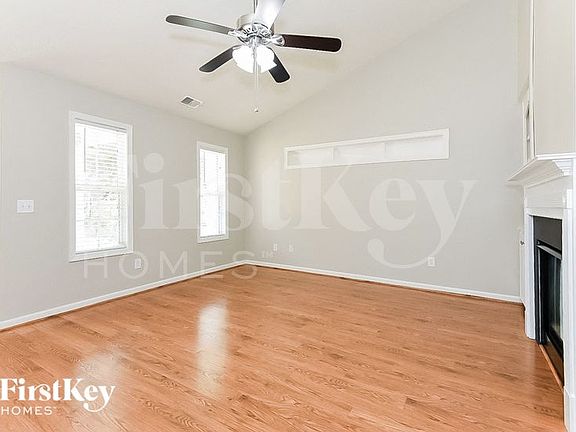 3rd image of 307 White Oak Way