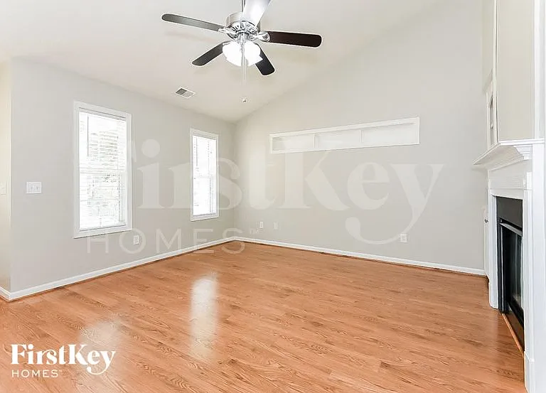 307 White Oak Way — Photo 3