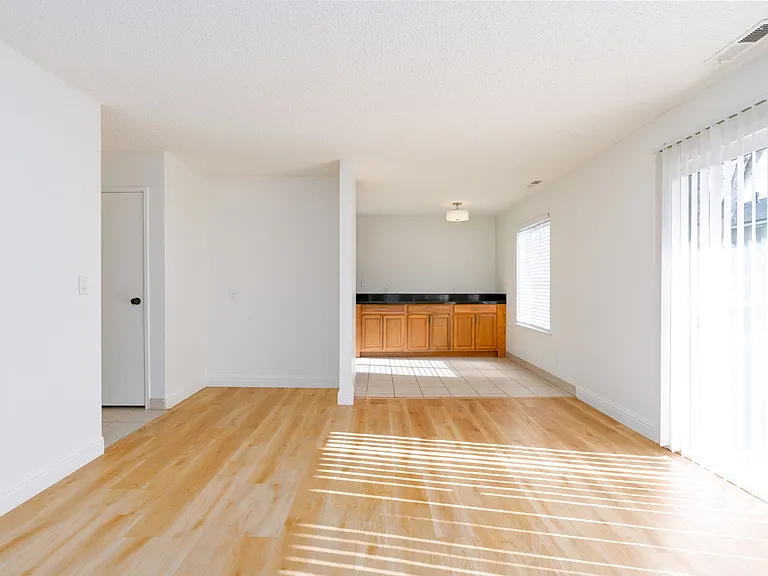 4606 Neil Rd #185 — Photo 2