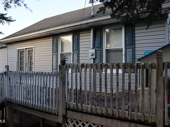 2nd image of 127 Brown St