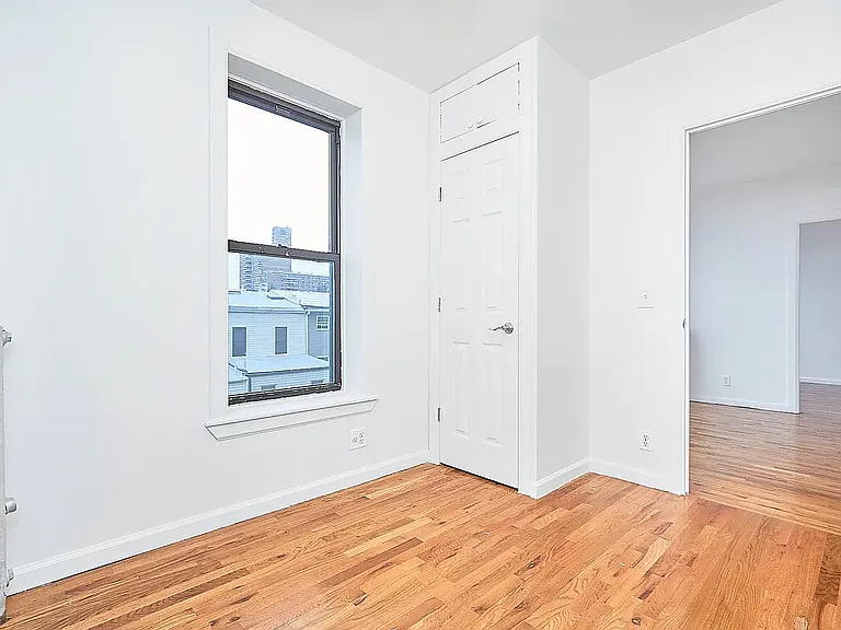 219 13th St #14 — Photo 7