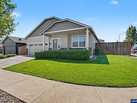 3rd image of 1411 SE Snowberry Ave