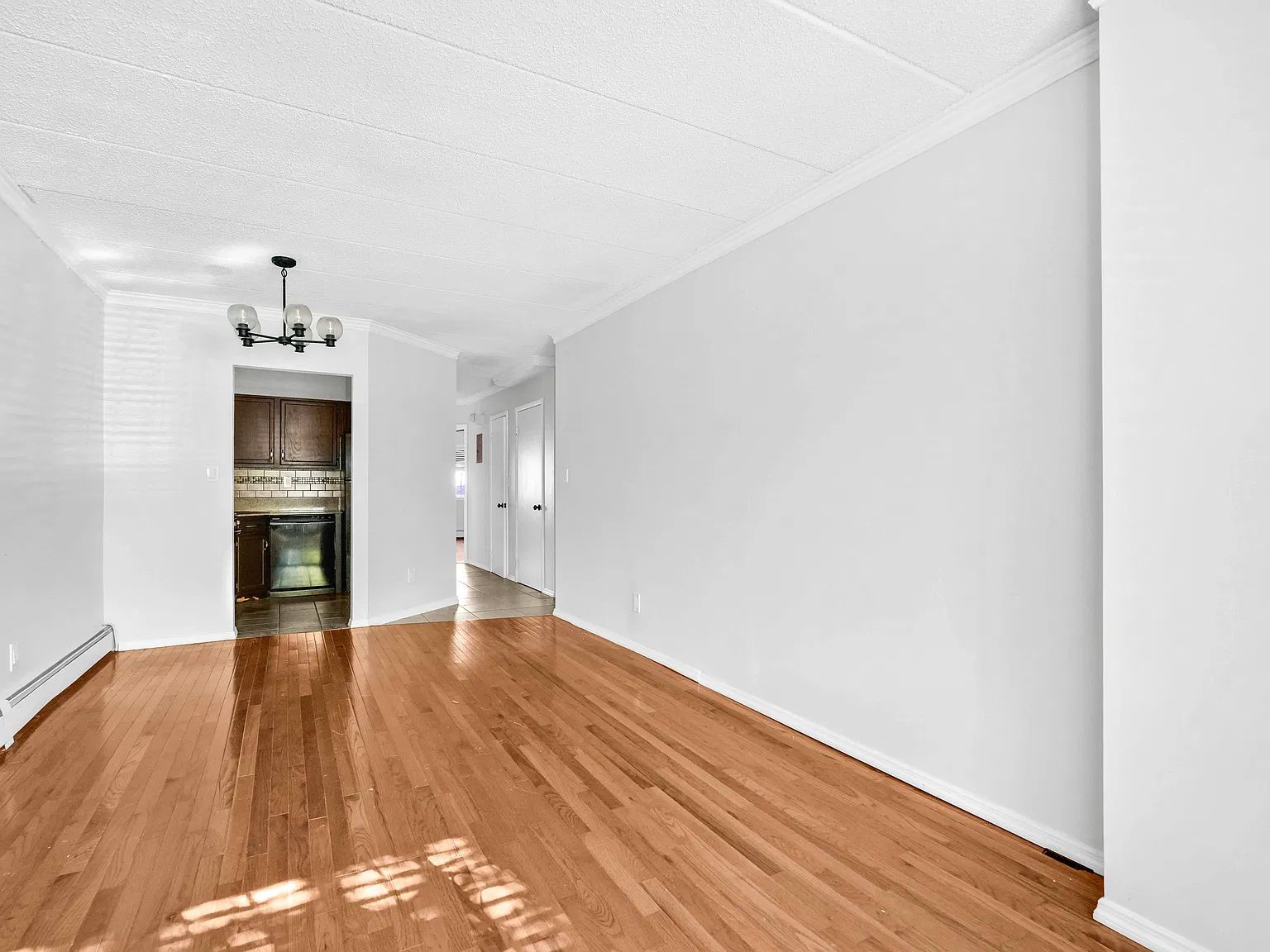 863 Home St — Photo 2