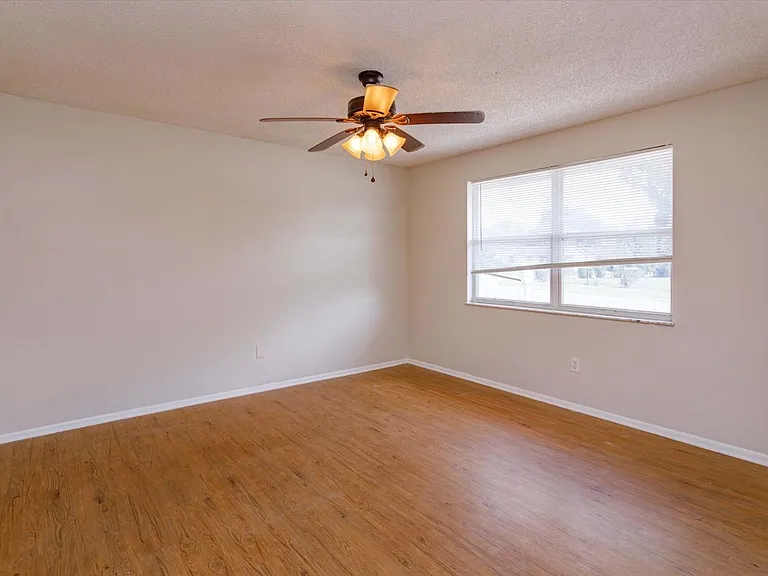 131 Langston Dr — Photo 2