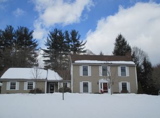 233 Colonial Dr, White River Junction, VT 05001