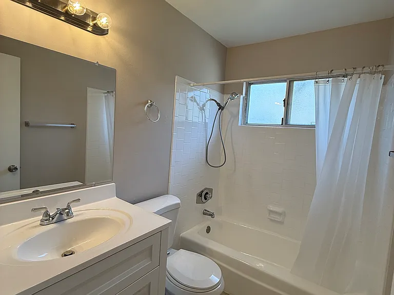 1026 Grover Ave #1 — Photo 17