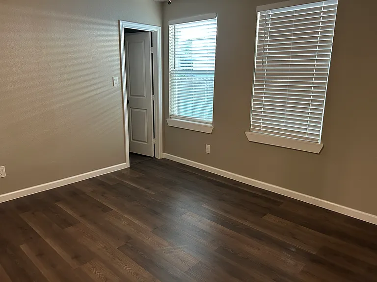 2815 Hedgerow Dr — Photo 15
