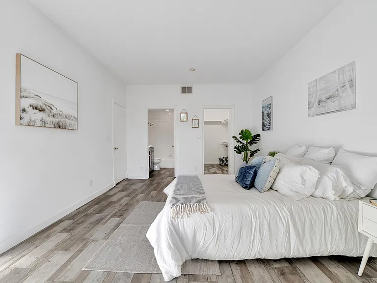 13331 Moorpark St #206 — Photo 11