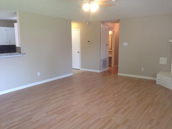 4th image of 1642 Grand Park Dr