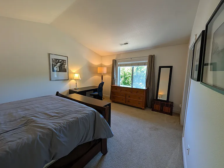 704 SE 56th Ave — Photo 10