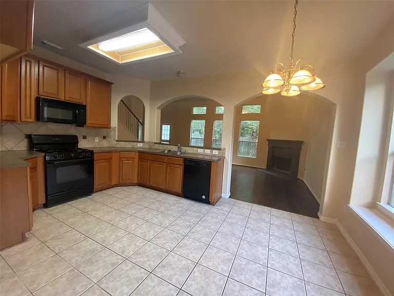 9210 Hidden Lake Cir E — Photo 24